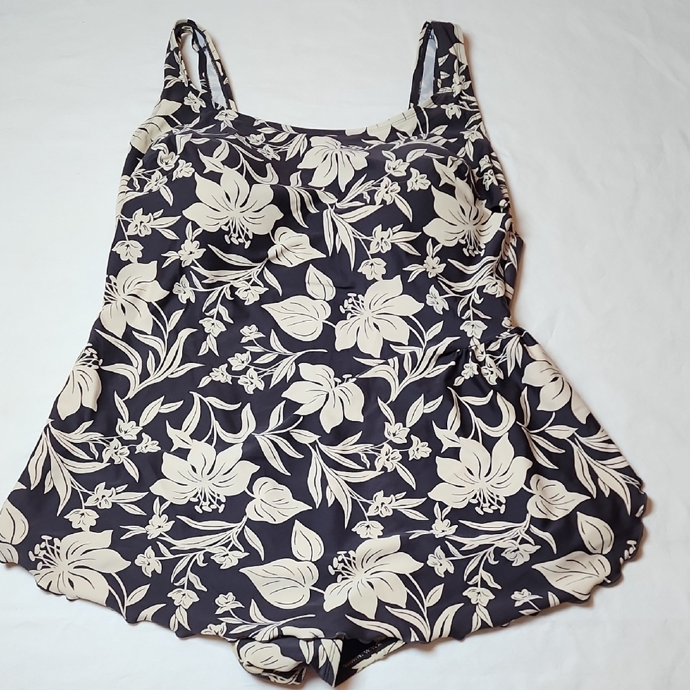 Indigo Bay Size 24W Black and Cream Swimsuit with Floral Design Skirted Front